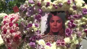 迈克尔‧杰克逊逝世15周年 粉丝齐聚墓园致敬