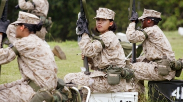 美国欲扩大征兵范围 要求女性登记选择性服役