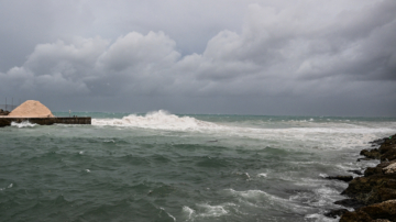 大西洋4级飓风贝里尔来袭 加勒比多国严阵以待